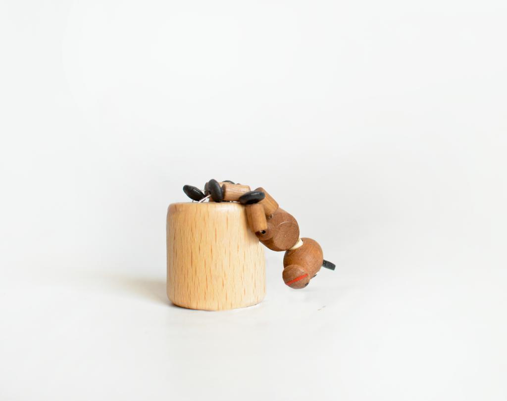 Wackelfigur – tolles Holzspielzeug Pferd braun – Höhe ca. 8 cm