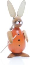 Osterfigur - Osterhase Orange mit Korb auf den R&uuml;cken - Ansicht Vorne - Hergestellt im