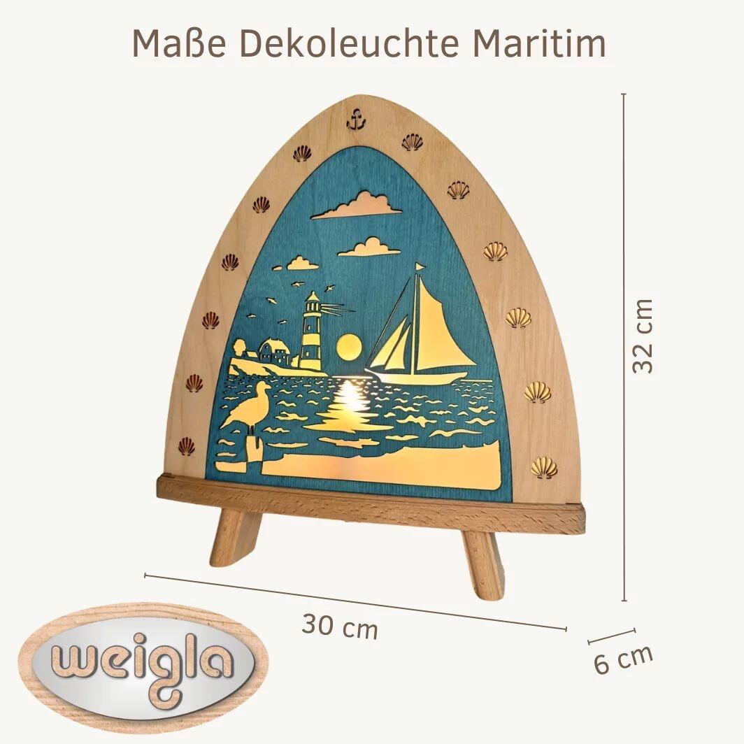Standleuchte – maritimes Küstenmotiv mit Segelboot und Möwe sowie warmweiße LED-Beleuchtung – BxHxT 30 x 32 x 6 cm