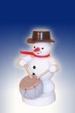 Weihnachtsfigur – liebevoll bemalter Schneemann mit Trommel und elegantem Zylinder, winterliches