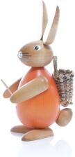 Osterfigur - Osterhase Orange mit Korb auf den R&uuml;cken - Ansicht Links - Mit Viel Liebe zum