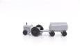 Holzspielzeug - Miniaturfahrzeug Traktor mit Fass Anhänger Bunt - Ansicht Links - Nachhaltiges Spielzeug aus dem Erzgebirge