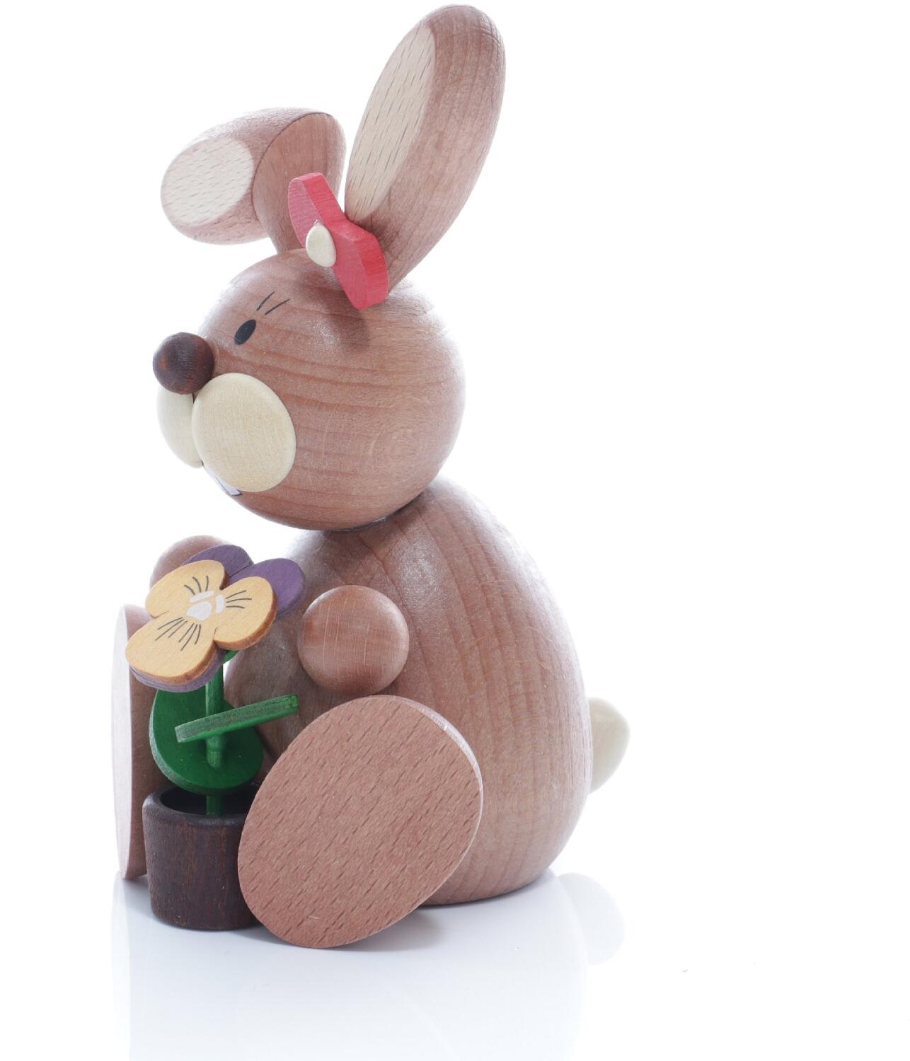 Osterfigur – liebevoll gestaltete Häsin mit Stiefmütterchen, sitzend – BxHxT ca. 6x11x6 cm