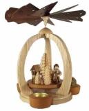 Tischpyramide – Förster mit Reh aus Naturholz, Teelicht betrieben – Höhe ca. 28 cm