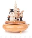 Spieluhr – liebevoll gestalteter Schneemann, Weihnachtsmann und Kind auf Schlitten, farbenfroh –