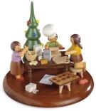 Spieluhr – detailreiche Weihnachtsbäckerei mit 3 fröhlichen Kindern, bunt bemalt – für elektrische