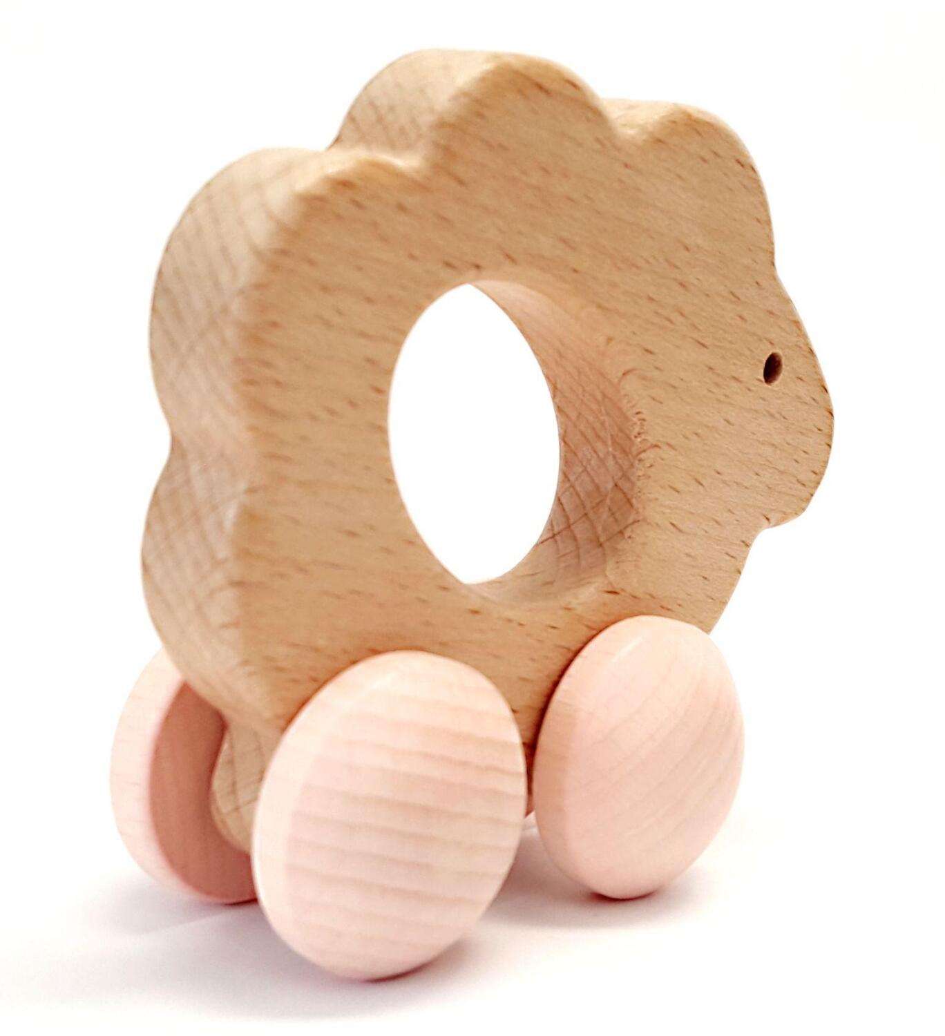 Holzspielzeug – niedliches Schaf auf Rädern und farbige Akzenten – BxHxT 9x 8x4 cm