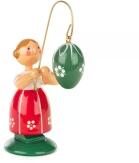 Blumenmädchen – fröhlich, detailreich in rotem Rock mit grünem Osterei an goldener Halterung – HxBxT