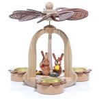 Osterpyramide Naturfarben mit tollem Farbkontrast durch farbige Ostereier, Herz und Blumen