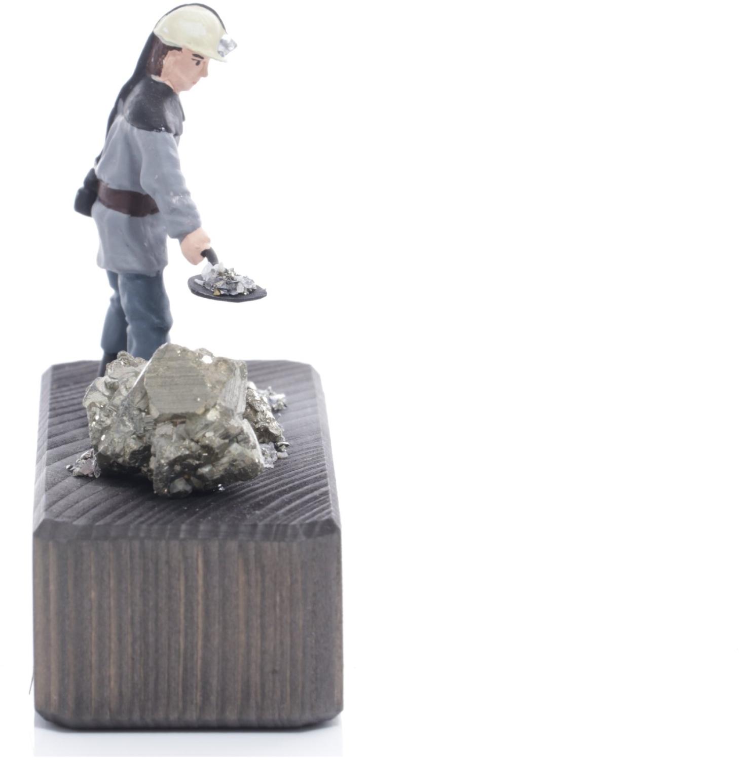 Wismut-Kumpel mit Bohrhammer mit Edelstein Bunt - Ansicht Rechts Wismut-Kumpel mit Bohrhammer mit