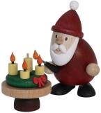 Weihnachtsfigur – detailreicher Weihnachtsmann mit Adventskranz und handbemalten Kerzen, warme