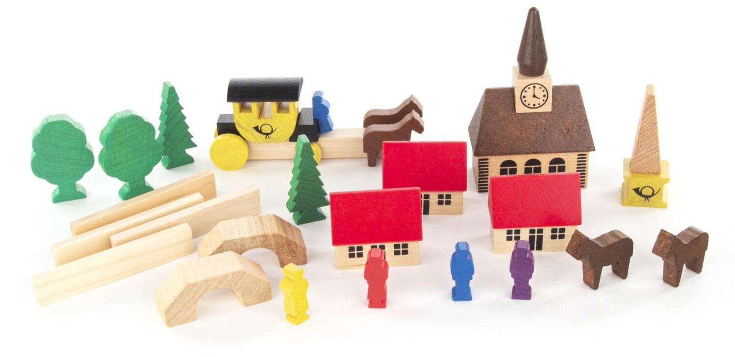 Holzspielzeug – farbenfrohes Dorf mit Kirche und Postkutsche, kreativ und detailreich – HxT = 9 x variabel cm