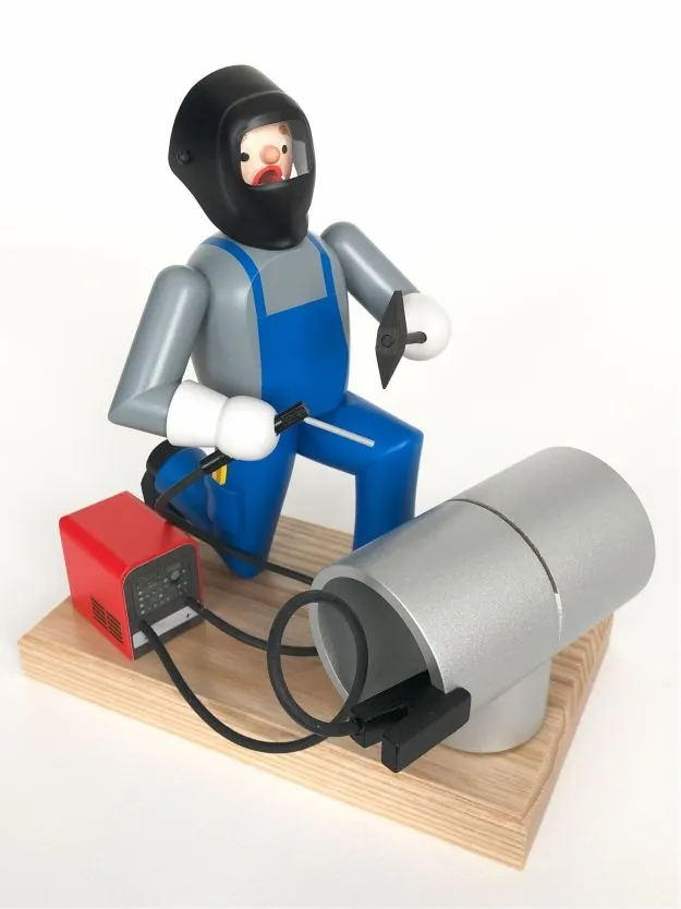 Räuchermann fleißiger Schweißer mit Maske und Schweißgerät von Kunsthandwerk Eva Beyer, Holzfigur