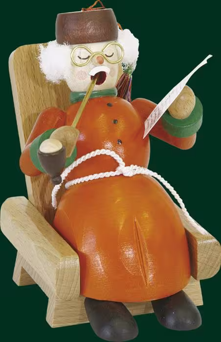 Räucherfigur Opa im roten Mantel mit Pfeife und Zeitung, gemütlich im Sessel sitzend aus Holz,