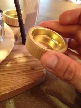 Pyramide – detailreiche orientalische Szenen mit Palast und Dromedaren, edel braun – BxHxT = 15 x 33