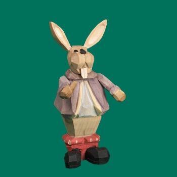 Osterfigur – detailreich geschnitztes Hasenkind mit Osterei, lila-gelb – HxB = 9 x 4 cm