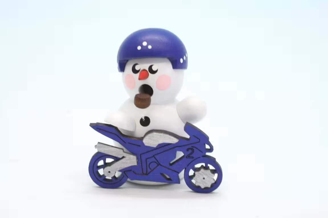Räucherfigur Schneemann Biker mit blauem Motorrad aus Holz, handbemalt von Kunstgewerbe Gerd