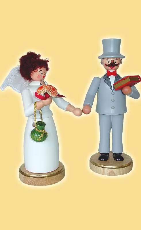 Räucherfiguren festliches Brautpaar mit Strauß und Zylinder aus Holz von Kunsthandwerk Eva Beyer,