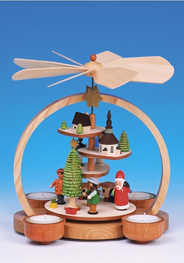 Tischpyramide &ndash; detailreiche Stufenpyramide mit Weihnachtsmann, Engeln und Seiffener Dorf, bunt bemalt &ndash; HxB = 24 x 20 cm