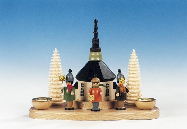 Kerzenständer – detailreiche Seiffener Kirche mit bunten Laternenkindern und Ringelbäumchen – LxHxT 