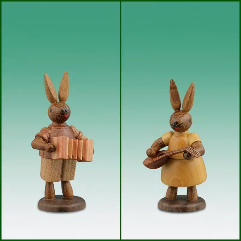 Osterdekoration Osterhasen Musikanten Paar aus Holz mit Akkordeon und Gitarre von KDE Ellmann,