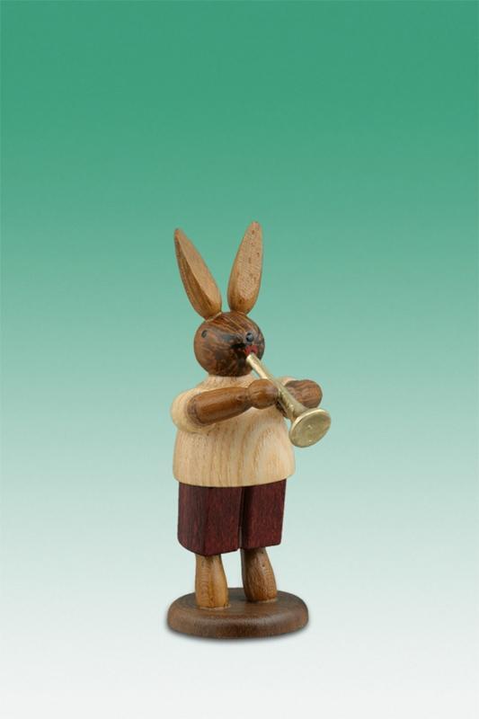 Osterfigur handgefertigter Osterhase Musikant mit Trompete aus naturbelassenem Holz von