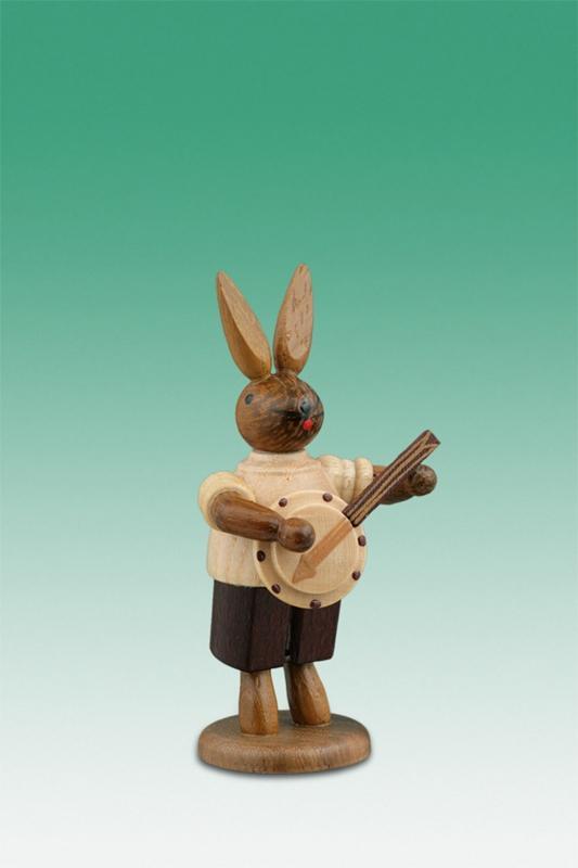 Osterfigur Osterhase Musikant mit Banjo aus naturbelassenem Holz von KDE Drechslerei Ellmann aus dem