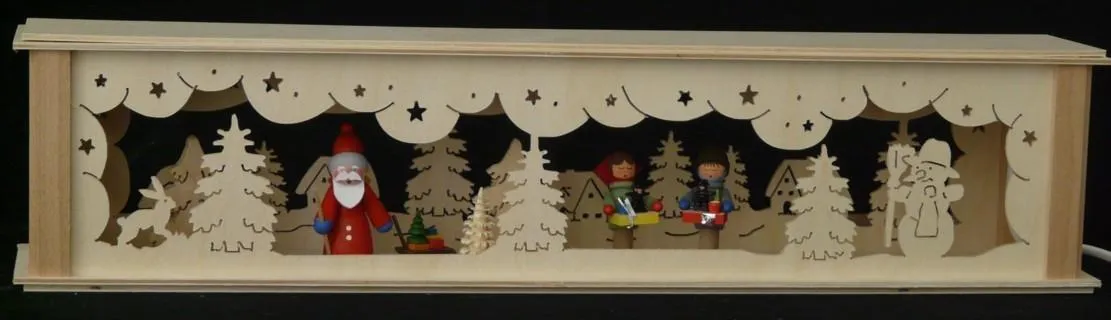 Schwibbogenerhöhung mit detailreicher Silhouette von Weihnachtsmann und Striezelkindern,