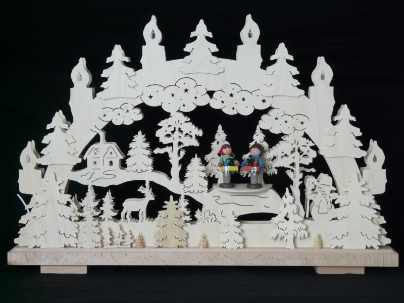 Schwibbogen &ndash; detailreiche Stiezelkinder mit Waldszene, naturfarben, beleuchtet &ndash; BxHxT = 50 x 32 x 7 cm