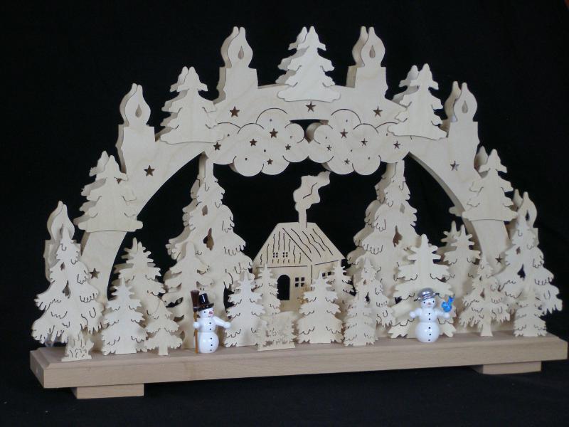 Schwibbogen detailreiche Schneemänner mit beleuchtetem Haus naturfarben aus Holz von SchwibboLa