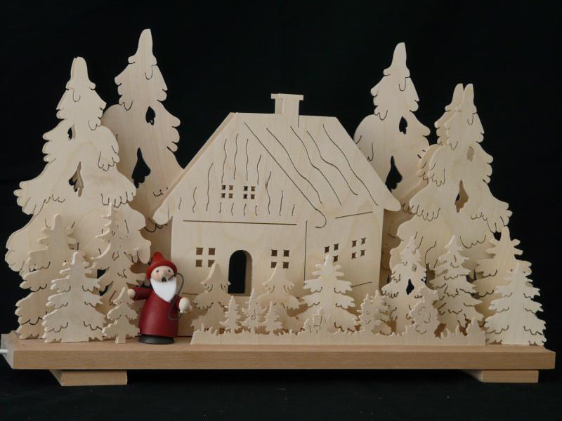 Schwibbogen &ndash; winterliche Szene mit Weihnachtsmann und Schneem&auml;nnern, helles Naturholz, beleuchtet &ndash; BxHxT = 50 x 32 x 7 cm