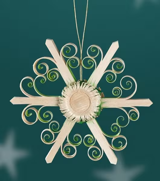 Strauchbehang filigraner grüner Spanstern mit Blumenrosette aus naturbelassenem Lindenholz von Baum-