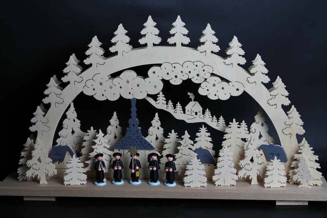 Schwibbogen &ndash; detailreiche Kirche mit winterlicher Kurrende, naturfarben, beleuchtet &ndash; BxHxT = 60 x 33 x 10 cm