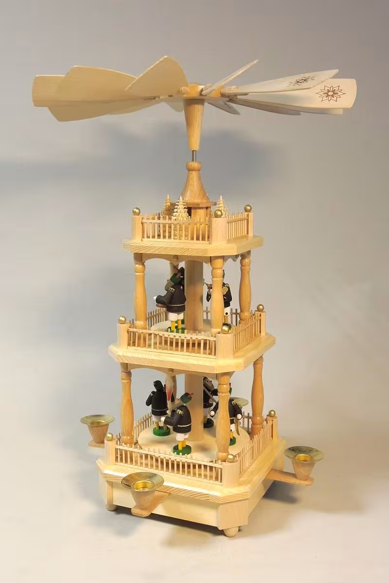 Tischpyramide Bergmannszug aus dem Erzgebirge von Richard Glässer, zweistöckige Holzpyramide mit