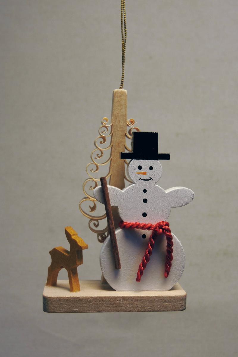 Baumbehang – liebevoll gestalteter Schneemann mit Zylinder und Schal, detailreich bemalt – H 7 cm,