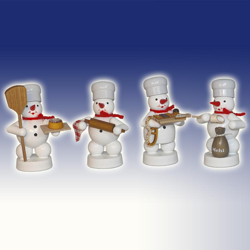 Schneemann &ndash; detailverliebter Weihnachtsb&auml;cker mit Tablett und Backutensilien, farbenfroh bemalt &ndash; H = 8 cm