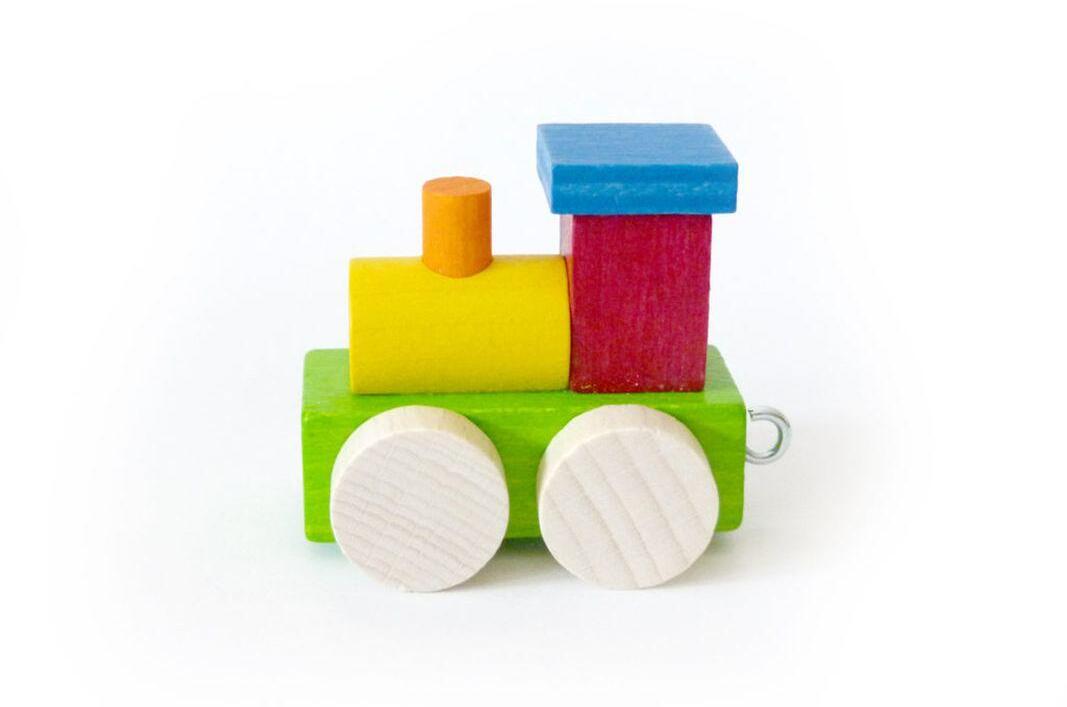 Holzdekoration bunte Holzlokomotive mit Haken und Ösen für Buchstabenzug von Hess Holz Spielzeug, 5