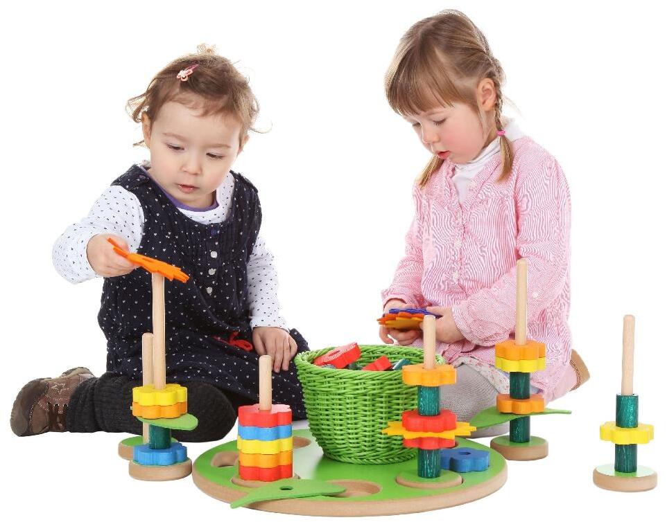 Holzspielzeug - tolles Garten Steckspiel - LxBxH 405x405x150mm