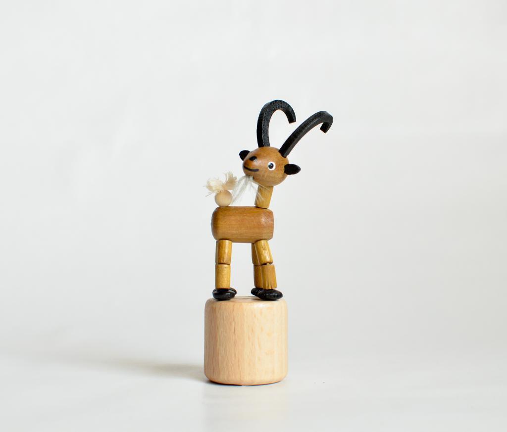 Wackelfigur &ndash; Tolles Holzspielzeug Steinbock &ndash; H&ouml;he ca. 9,5 cm