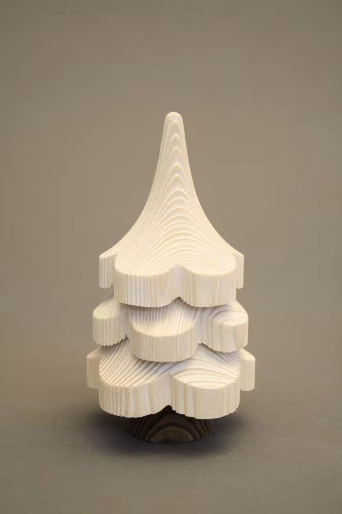 Holzbaum anmutige Fichte mit drei kunstvollen Kränzen naturbelassen von Kunsthandwerk Eva Beyer, 18