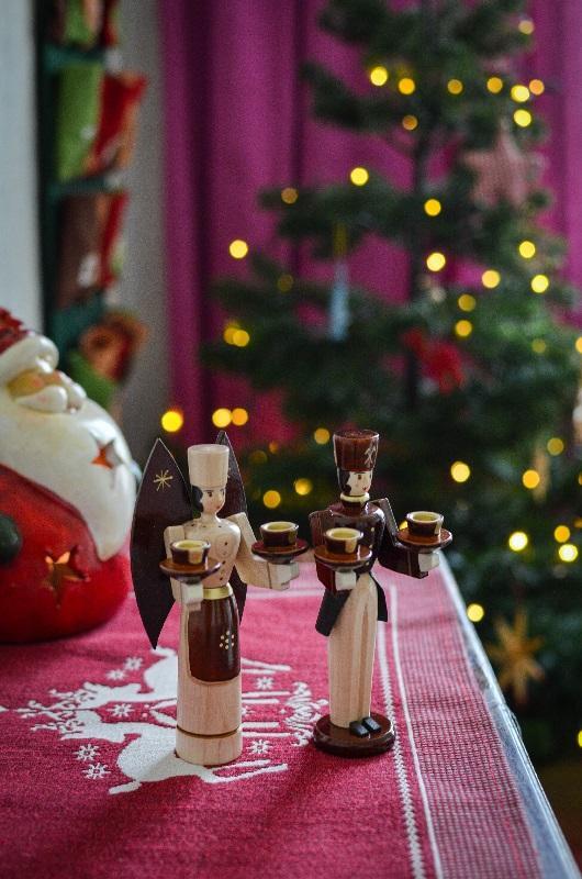 Weihnachtsfiguren &ndash; Engel und Bergmann naturbelassen mit klassischen Verzierungen &ndash; BxHxT 6,5 x 14 x 5 cm