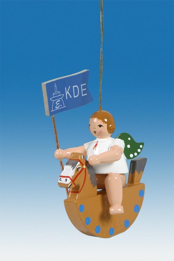 Baumbehang Engel auf Schaukelpferd mit F&auml;hnchen ohne Krone H&ouml;he ca. 6cm
