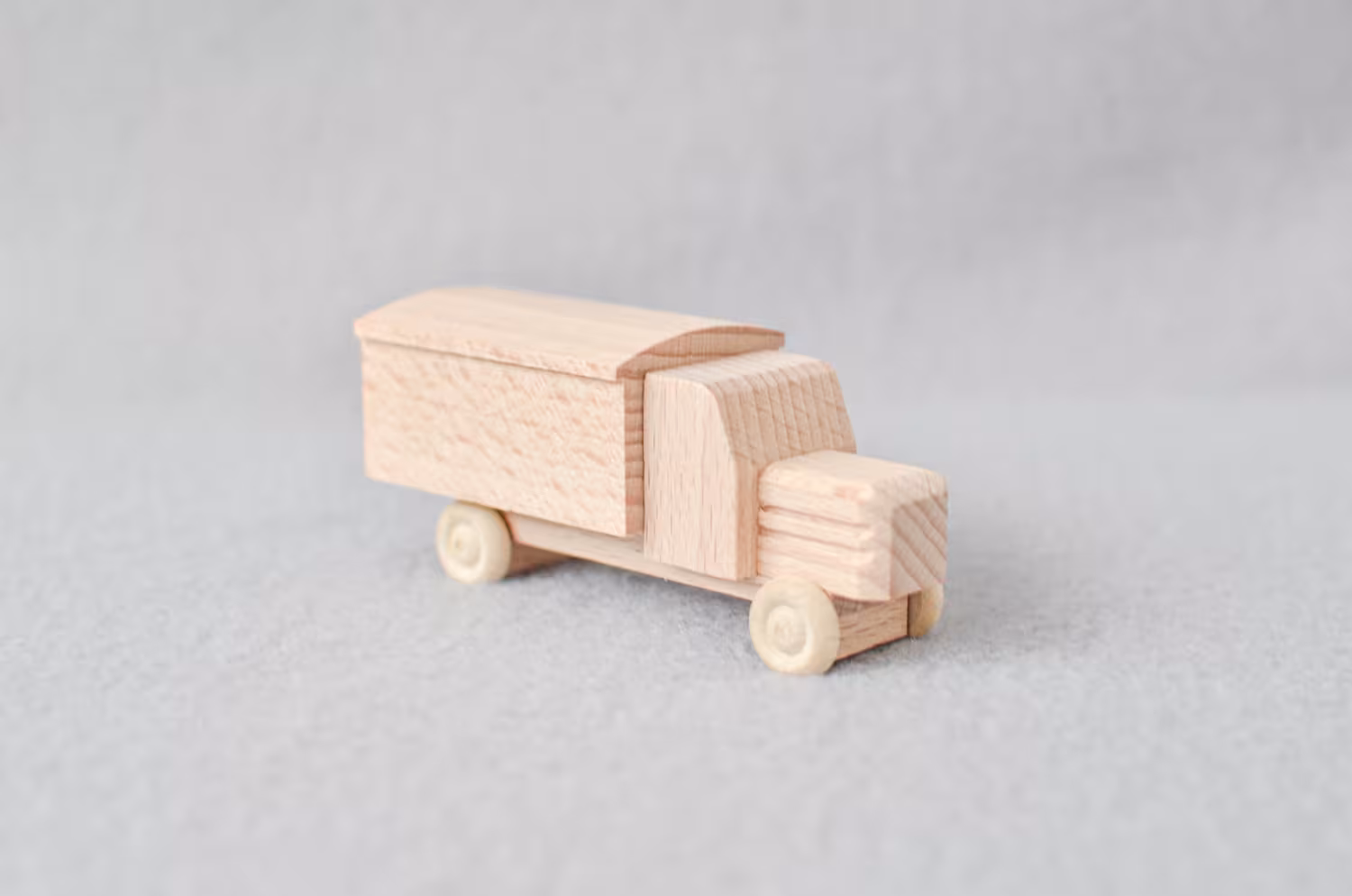 Holzspielzeug Lastenauto mit Kastenaufbau natur von Traditionelles Holzspielzeug Robbi Weber, ca.