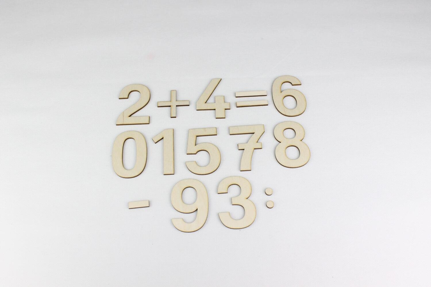 Holzspielzeug - Zahlensatz & Rechenzeichen - Höhe 7cm