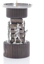 Kerzenhalter - Bergmänner aus Zinn auf dunklem Holz - Ansicht Bergmann 3 - Bestückt mit Zinnfiguren