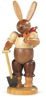 Osterfigur – lustiger Hasengärtner mit Spaten und Apfel – HxB 11 x 5 cm
