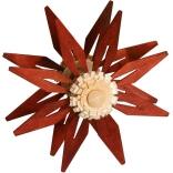 Aufsteckstern – filigran geschnitzt mit roten Doppelecken und Ringelblume, naturfarben – Ø 7 cm