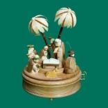 Spieluhr – detailreiche Krippenszene mit 22 Figuren, naturfarben – spielt „Stille Nacht“ – BxHxT =