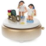 Spieluhr – festliche Engel mit Geschenkeschlitten, weiß/gold, detailreich gestaltet – spielt „Leise 