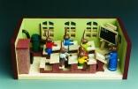 Miniaturstube Klassenzimmer mit Hasenlehrerin BxHxT 11x4x6 cm